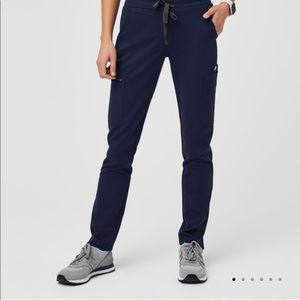 FIGS Yola scrub pant in navy blue. Size XS/Tall.